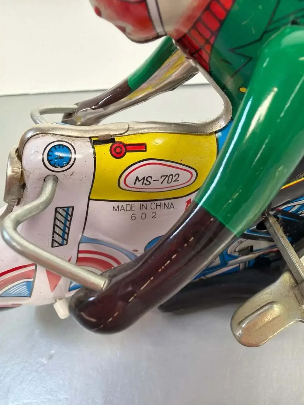 Vintage Style MS-702 Tin Wind-Up Motorcycle with Rider Toy‎
